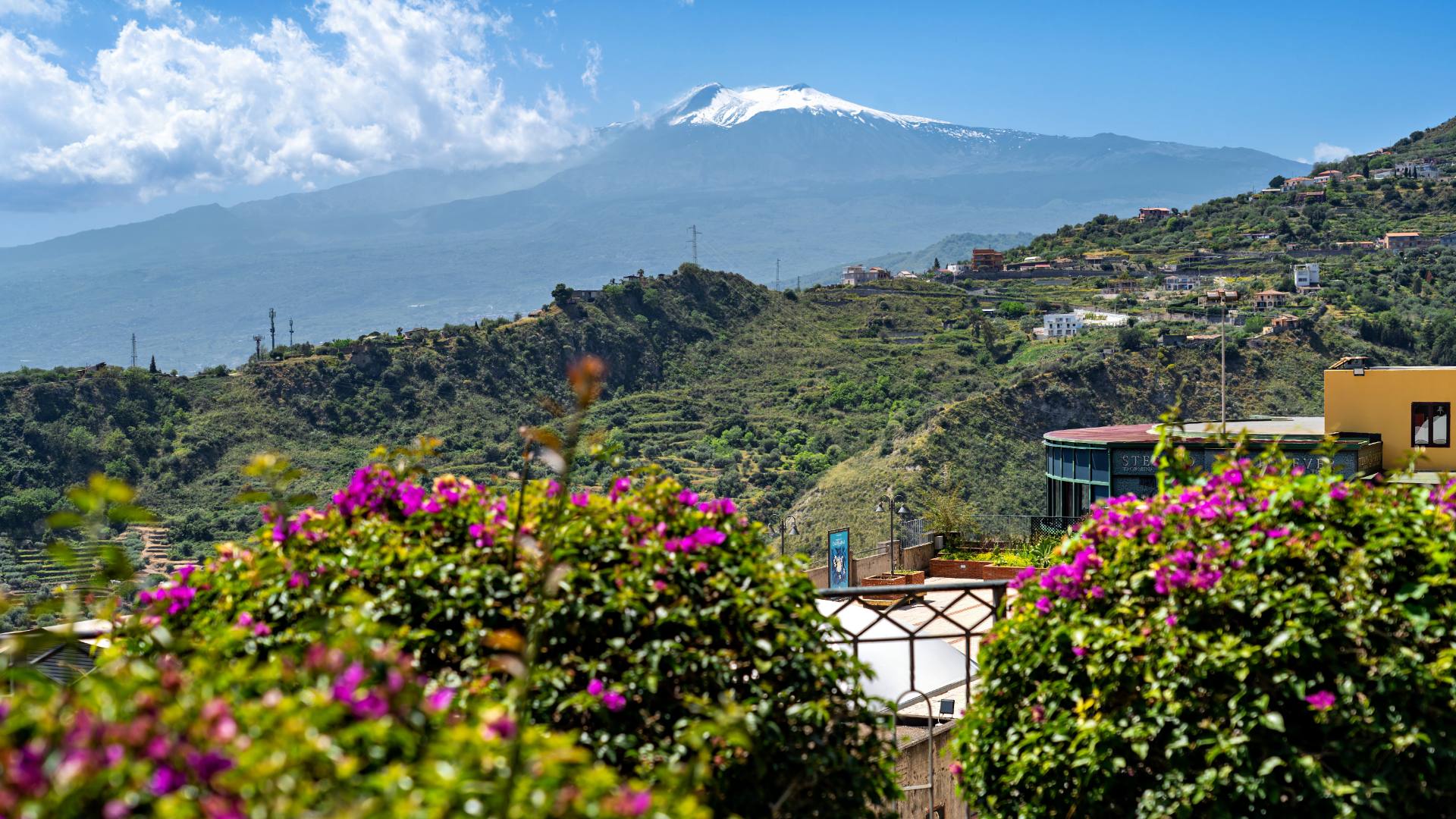 Blick von der Chiesa di Sant'Antonio Abate zum Ätna